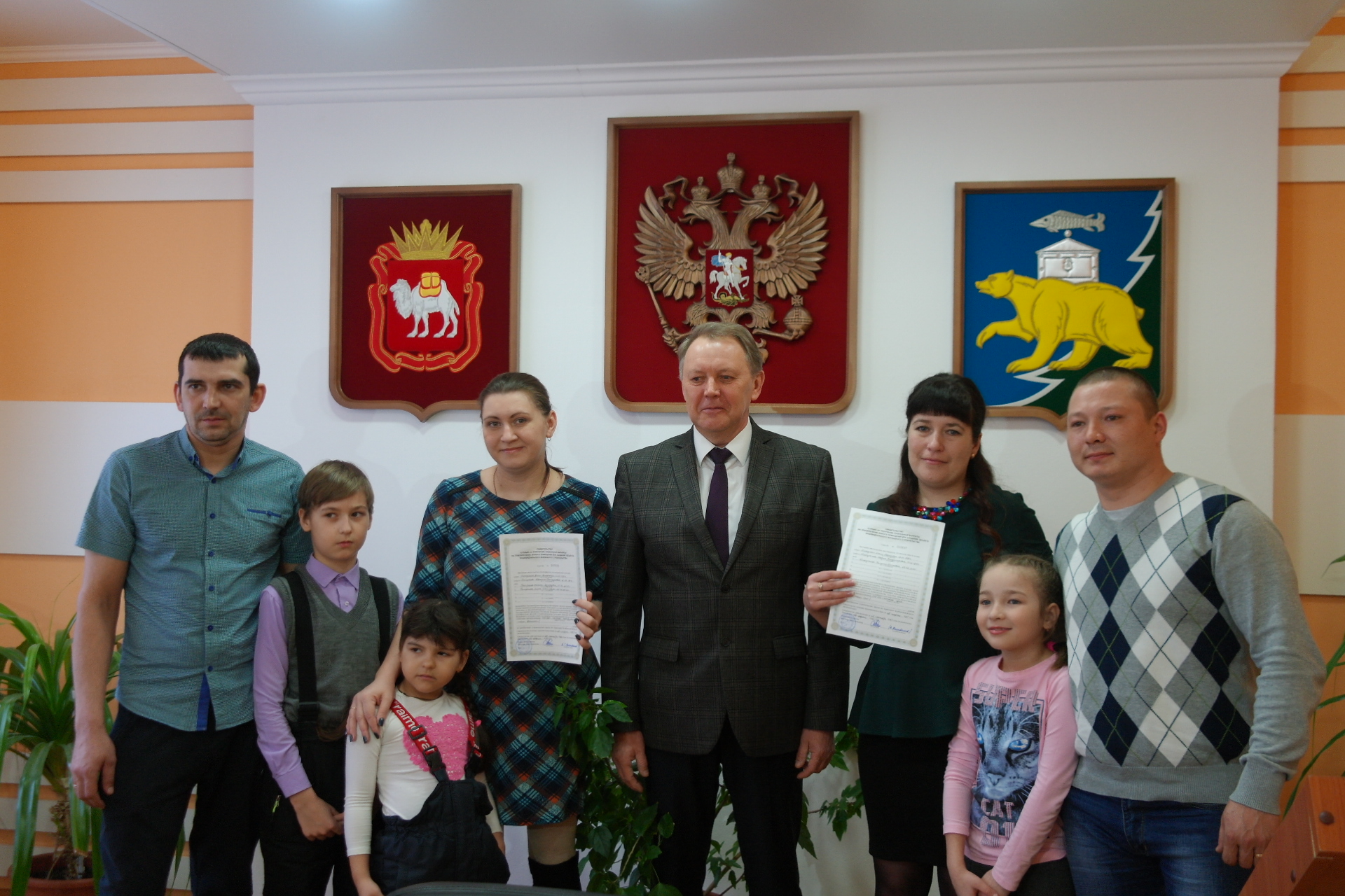В Нязепетровске молодые  семьи получили жилищные сертификаты