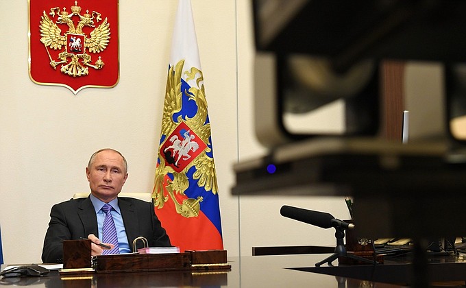 В. Путин принял участие в социальном онлайн-форуме «Единой России»