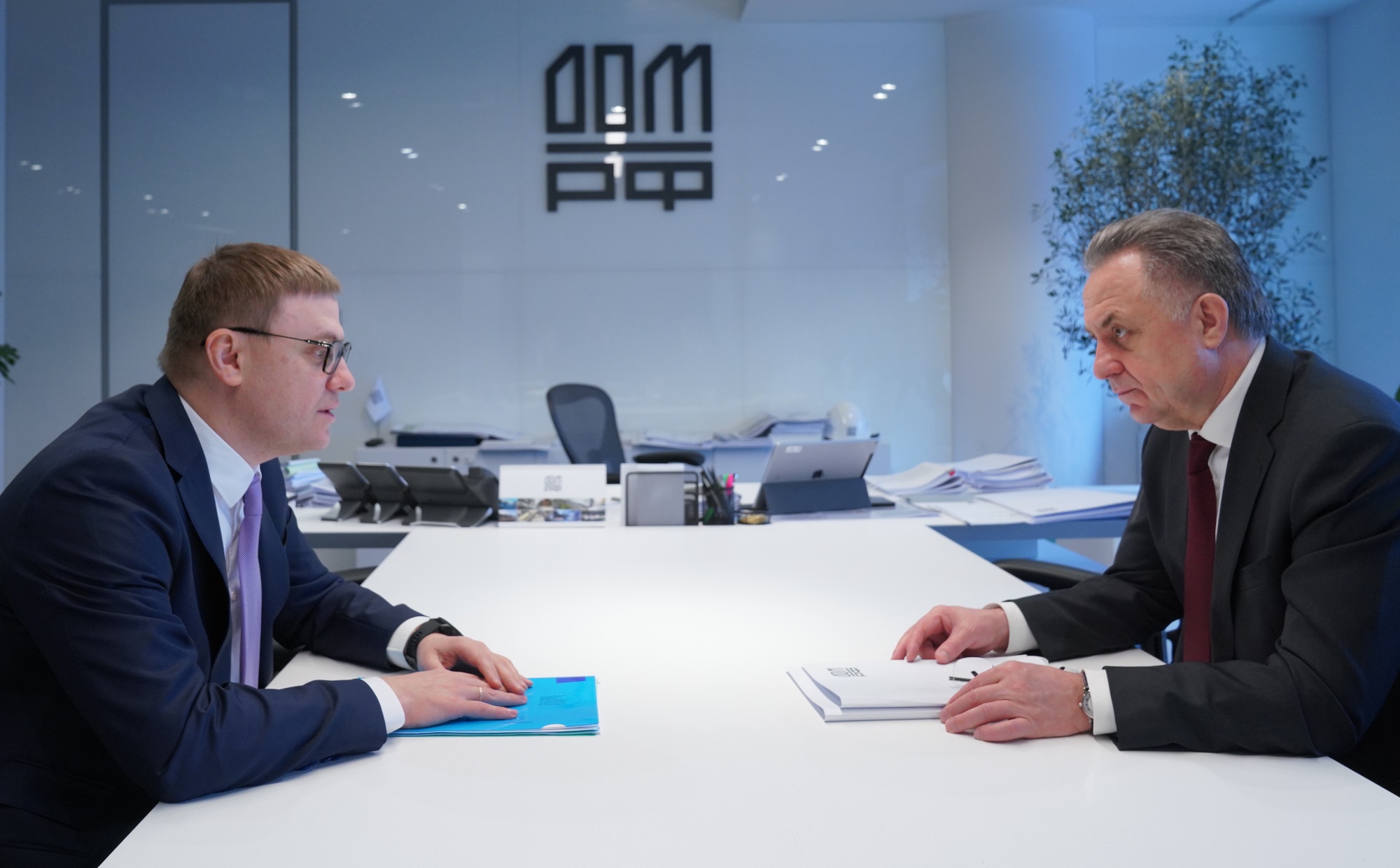 Алексей Текслер и Виталий Мутко обсудили реализацию совместных проектов